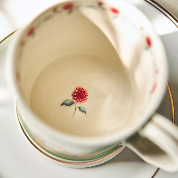 New Anthropologie Lou Rota Stoneware Mug Bee - Picture 2 of 2